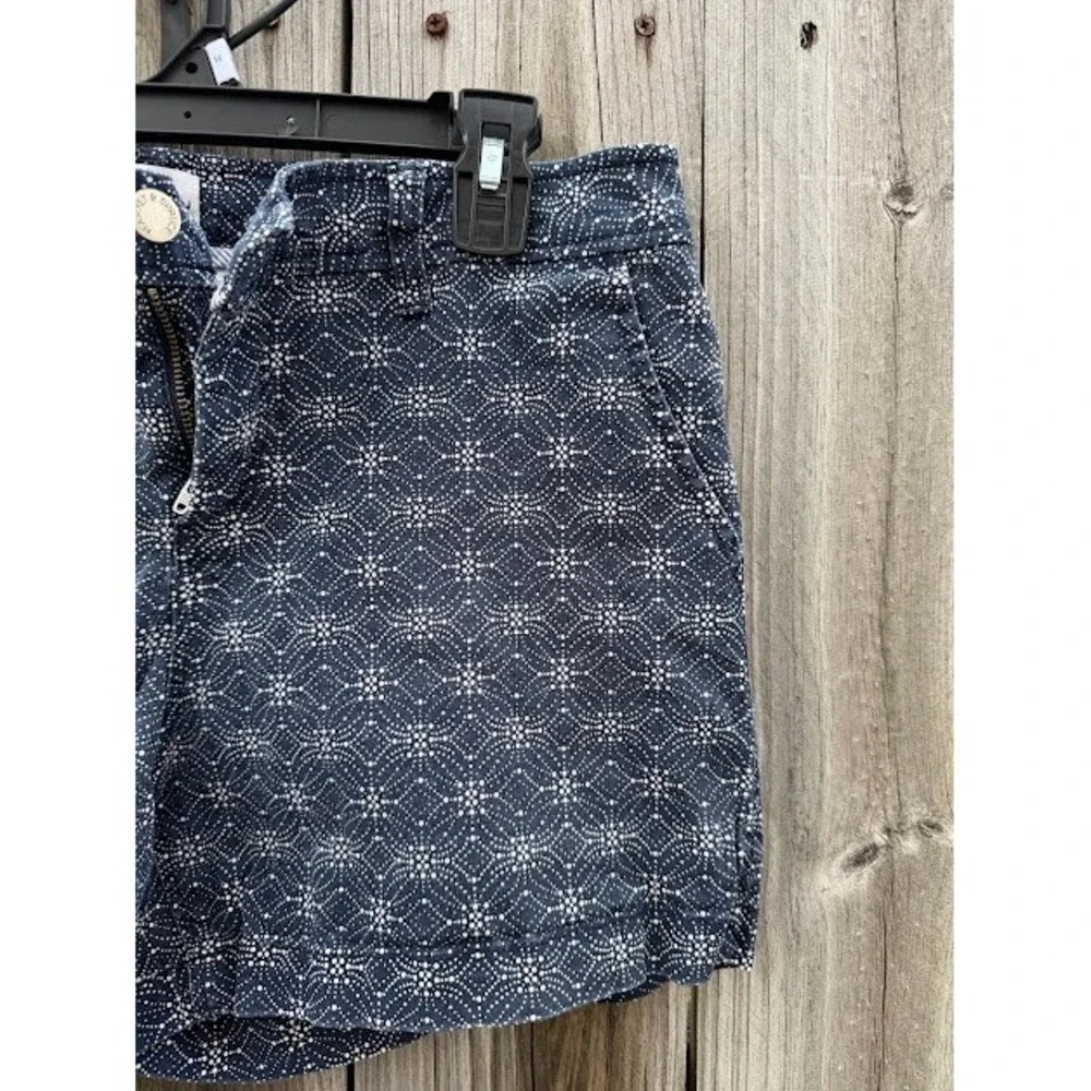 Boho Coastal Market & Spruce Shorts 8 Blue White Geometric Medallion Chino